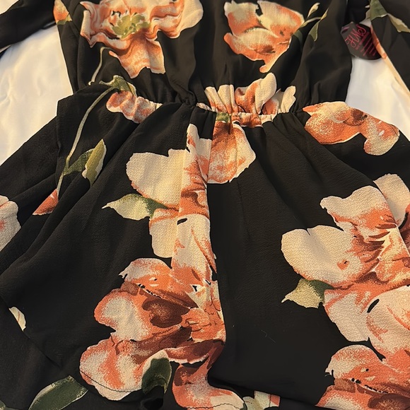 Floral Romper - Picture 2 of 5